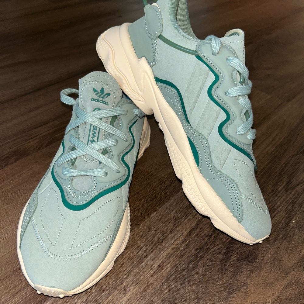Adidas Ozweego Low Silver Green Sand Strata Women's Athletic Shoes Sz 8